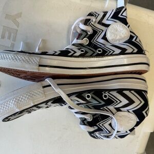 Woman’s size 6 like new Converse high tops
